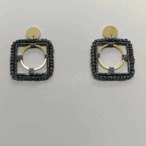 Aretes Tejidos Metalizados Entre Cuadrados y Círculos