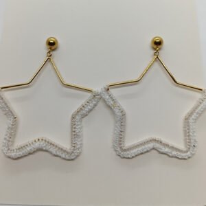 Aretes Estrella Tejida en Hilo Metalizado Blanco