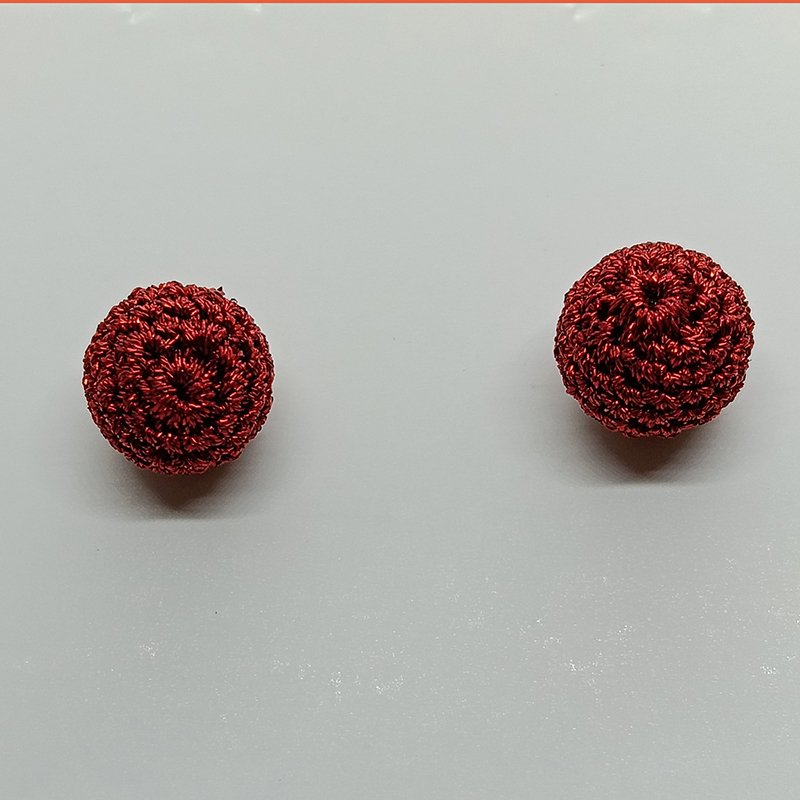 Aretes Tejidos Espiral en Hilo Metalizado